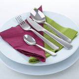 pile d'assiette et couvert